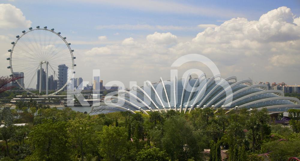 Single dome with Singapore flyer in the background