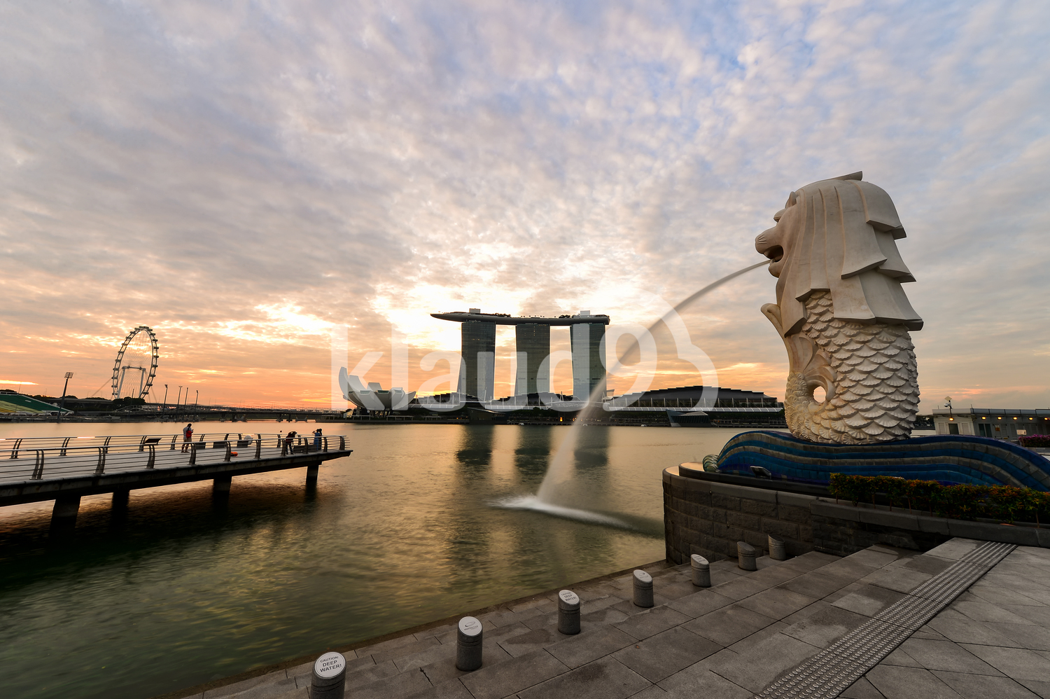 Sunrise in the morning at Merlion Park, Singapore.