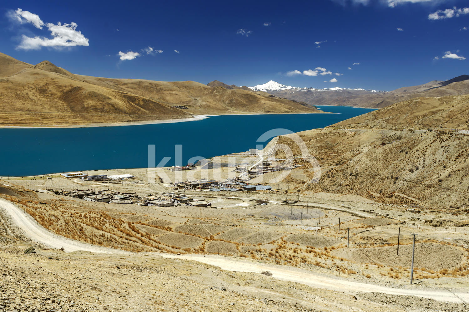 turquoise lake , at Yamdrok Lake, Tibet , China