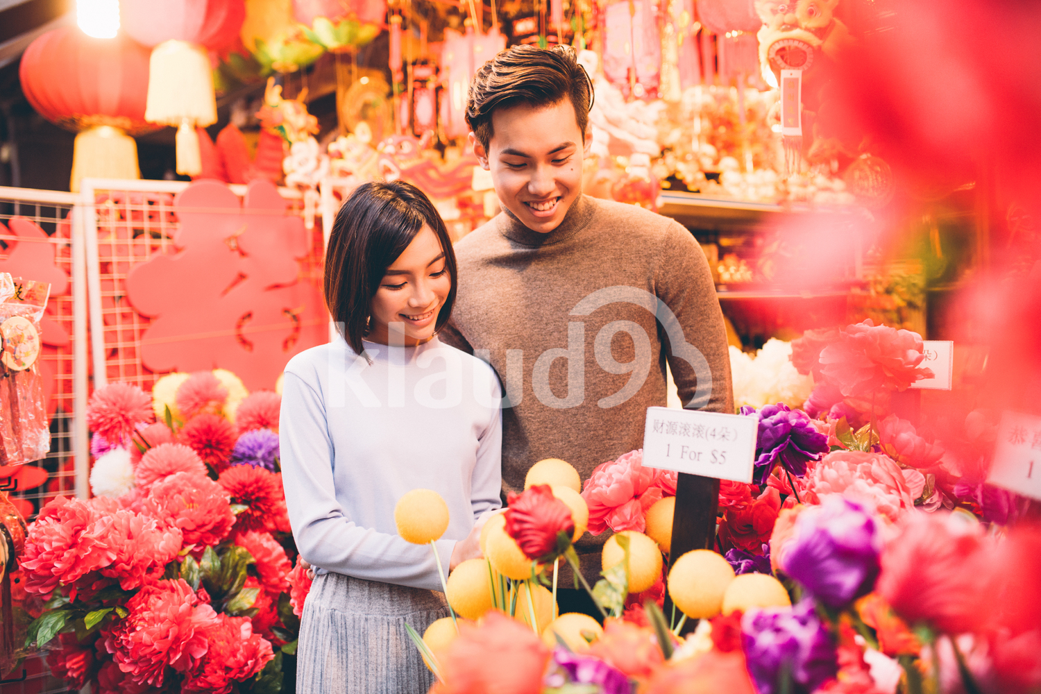 Young couple browsing for flowers in Chinatown