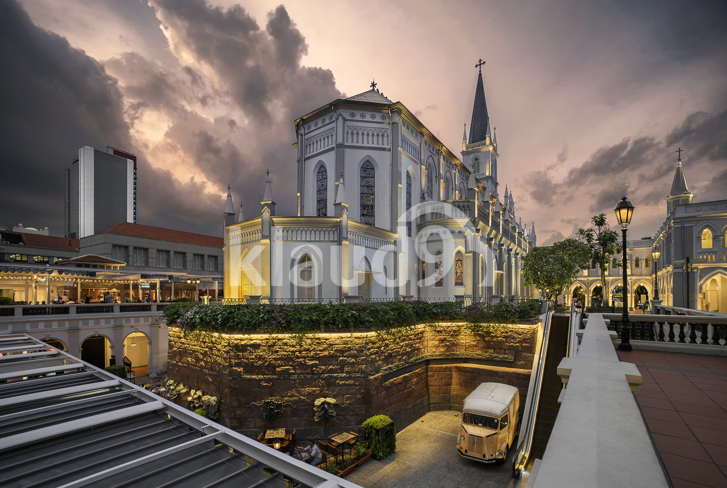 Chijmes in the evening
